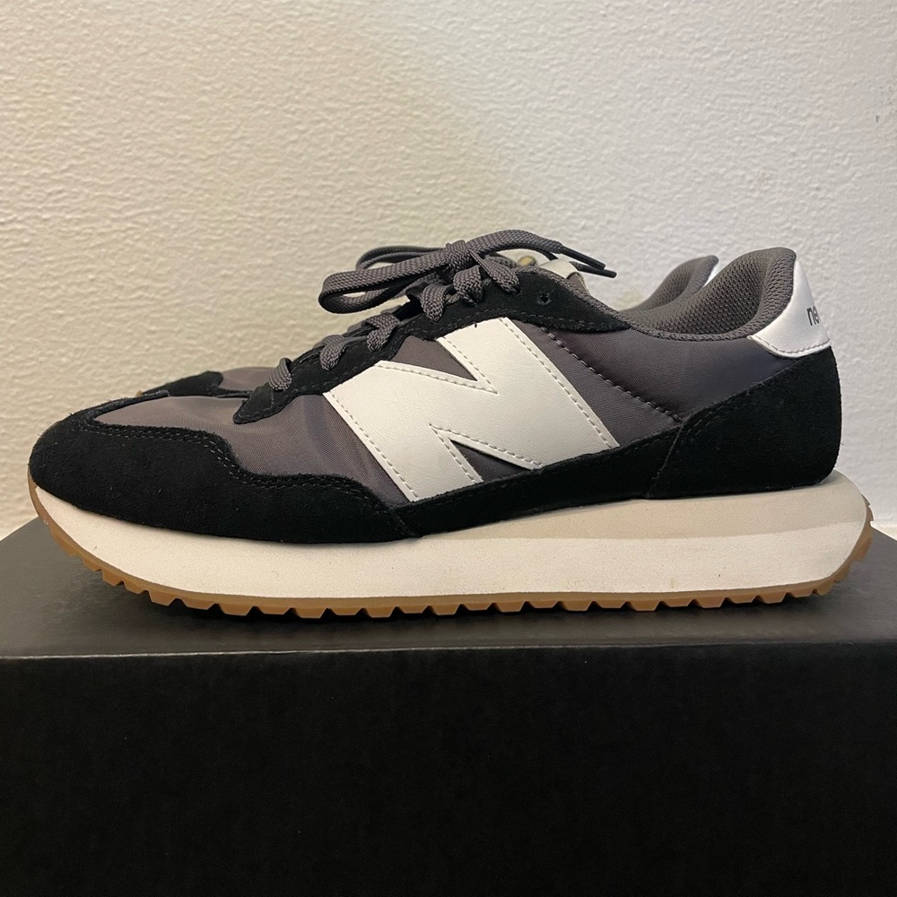 New Balance Women's Black Gray White Sneakers, women's size 10